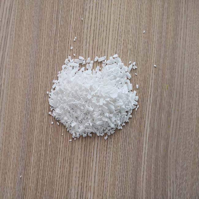 74% хв. Пластівні гранули CACL2 дигідрат хлориду кальцію для осушувача олії та снігу
