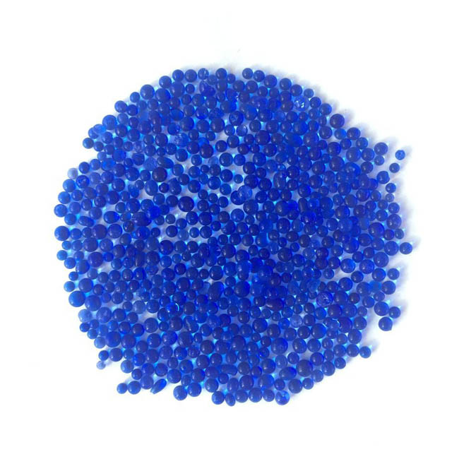 Angiver blå silicagelperler kemisk tørremiddel